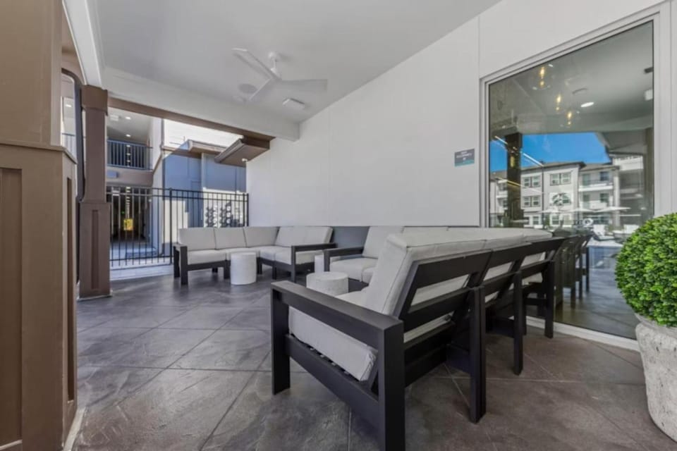 Largo 2BR Escape Pool Gym and Parking Apartment in Largo