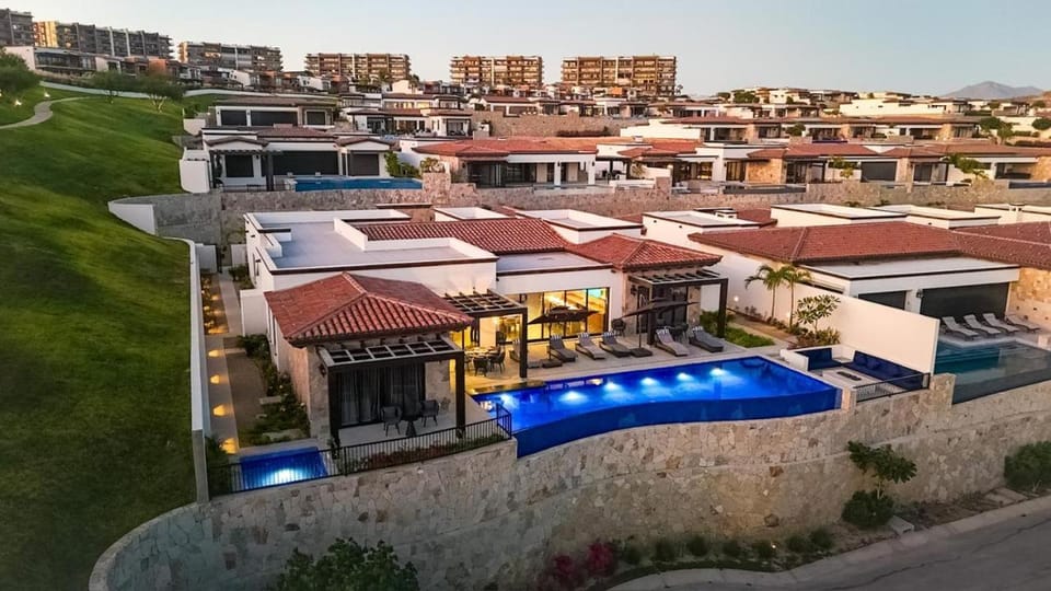 Luxury 5 bedroom Quivira Los Cabos Villa in Cabo San Lucas