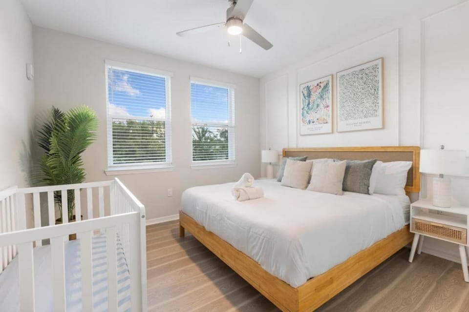 Modern 1BR Retreat with Crib Beaches Pool and Gym Apartment in Largo
