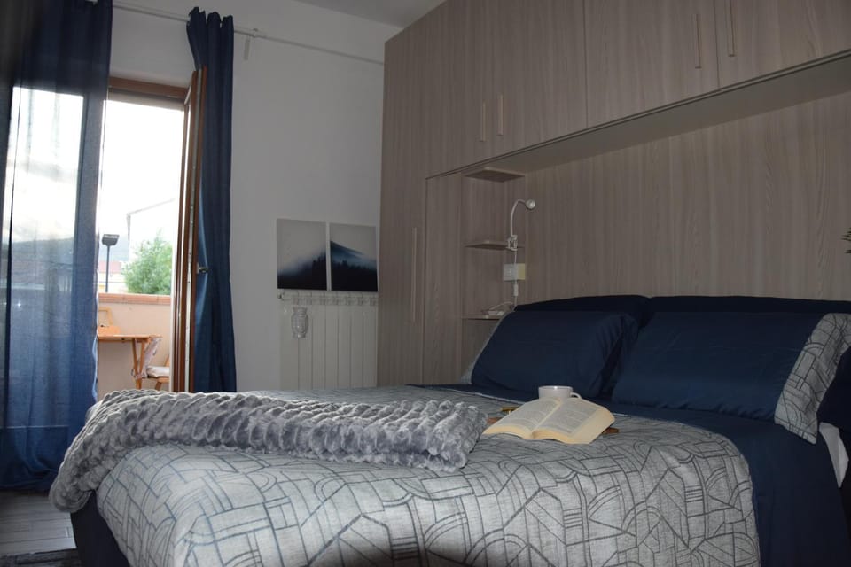 Bed, Balcony/Terrace, Photo of the whole room, Bedroom