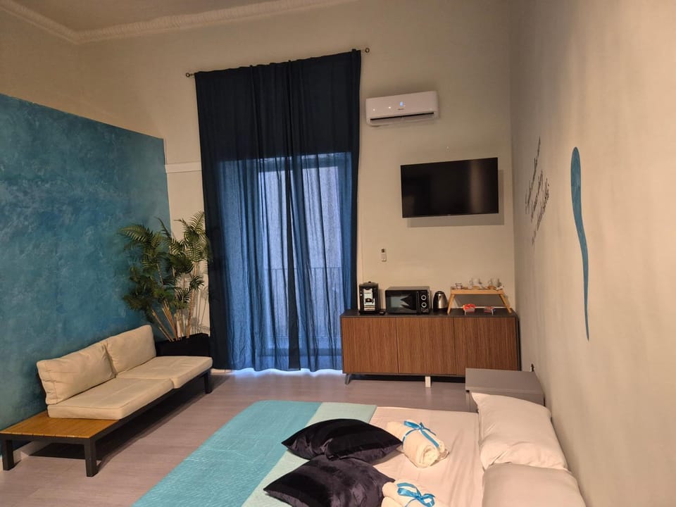 Bed, TV and multimedia, Photo of the whole room, Bedroom, air conditioner
