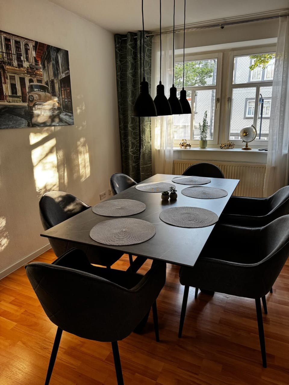 Seating area, Dining area