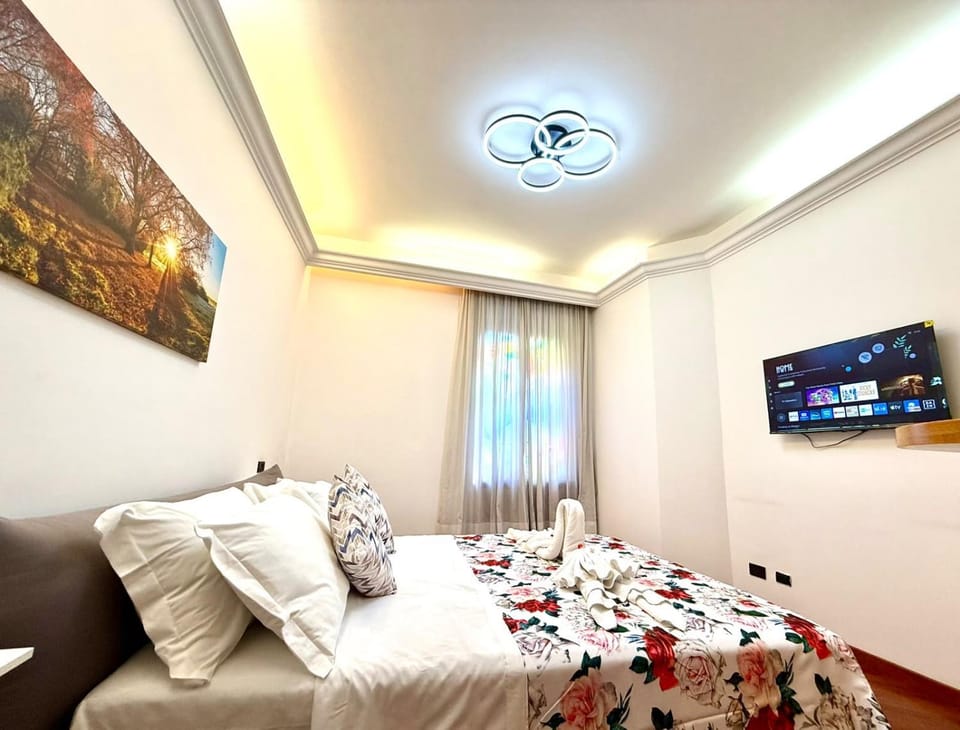 Bed, TV and multimedia, Living room, Bedroom