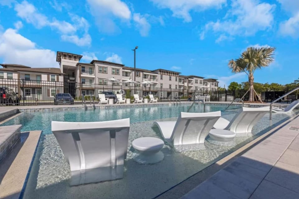 1BR Coastal Escape Near Clearwater Beach Apartment in Largo