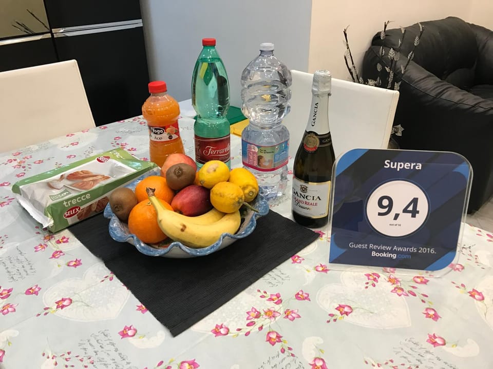 Food close-up, Property logo or sign, Coffee/tea facilities, Seating area, Logo/Certificate/Sign, On site, Italian breakfast, Alcoholic drinks, Alcoholic drinks, Non alcoholic drinks, Non alcoholic drinks, Certificate/Award