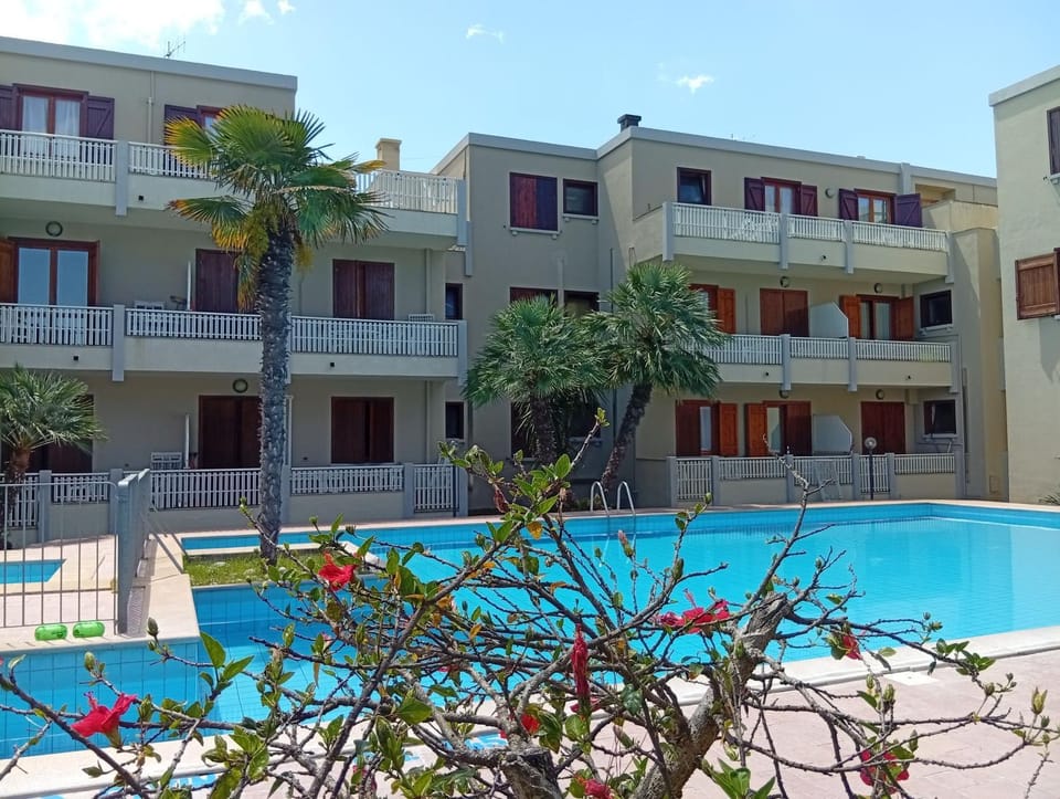 Property building, Swimming pool