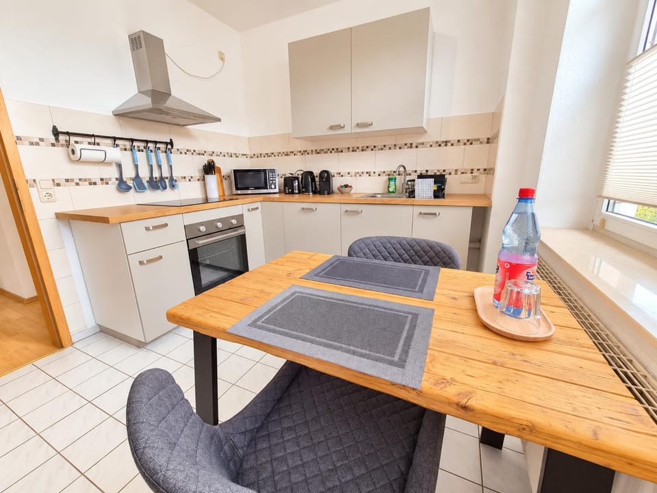 Kitchen or kitchenette, Dining area, dishwasher, oven, stove, toaster