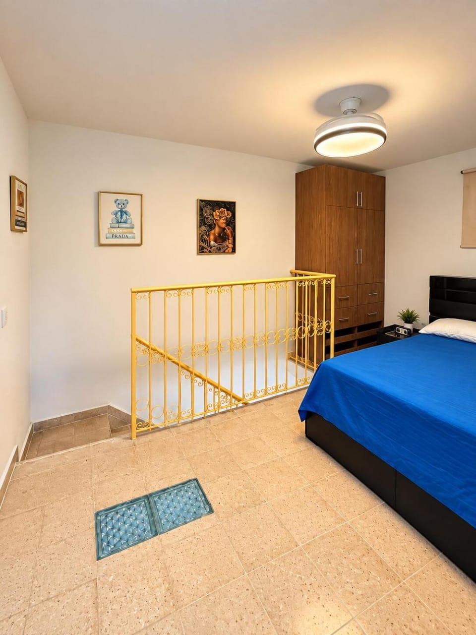 Photo of the whole room, Bedroom