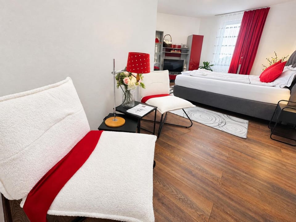 Bed, Photo of the whole room, Seating area, Bedroom