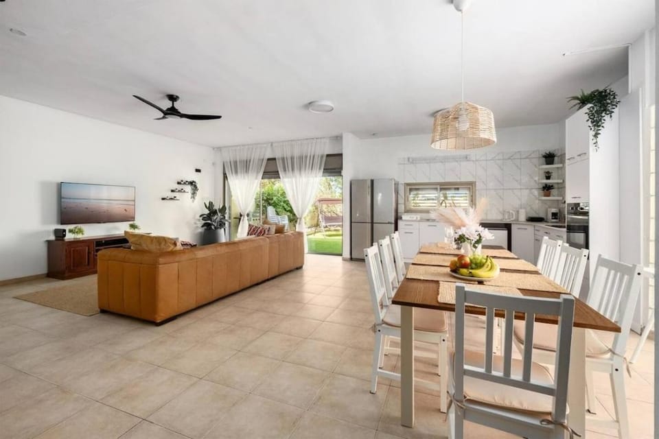 Luxury 5BR with Mamad - Beachside Villa - Netanya - Free Parking Villa in Netanya