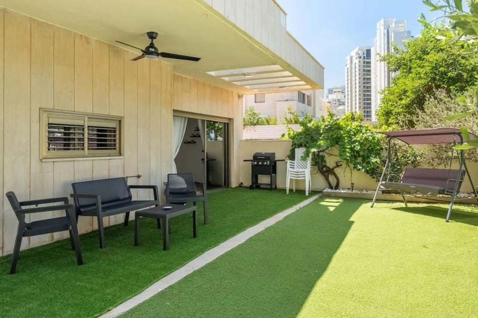Luxury 5BR with Mamad - Beachside Villa - Netanya - Free Parking Villa in Netanya