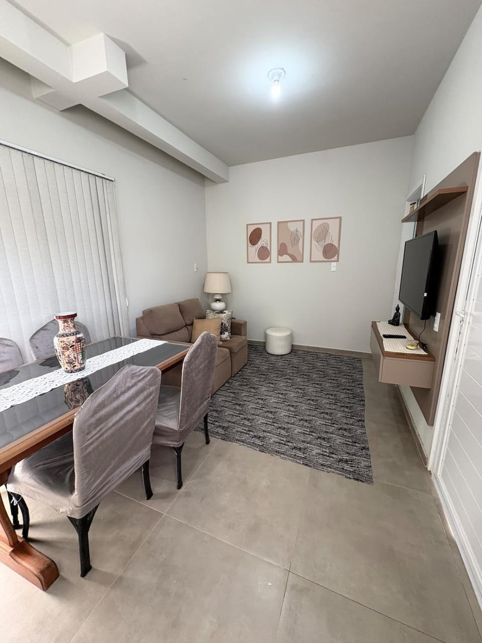 TV and multimedia, Living room, Seating area, Dining area