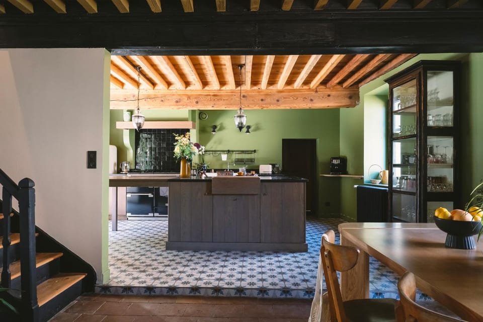 Kitchen or kitchenette, Dining area, oven, stove