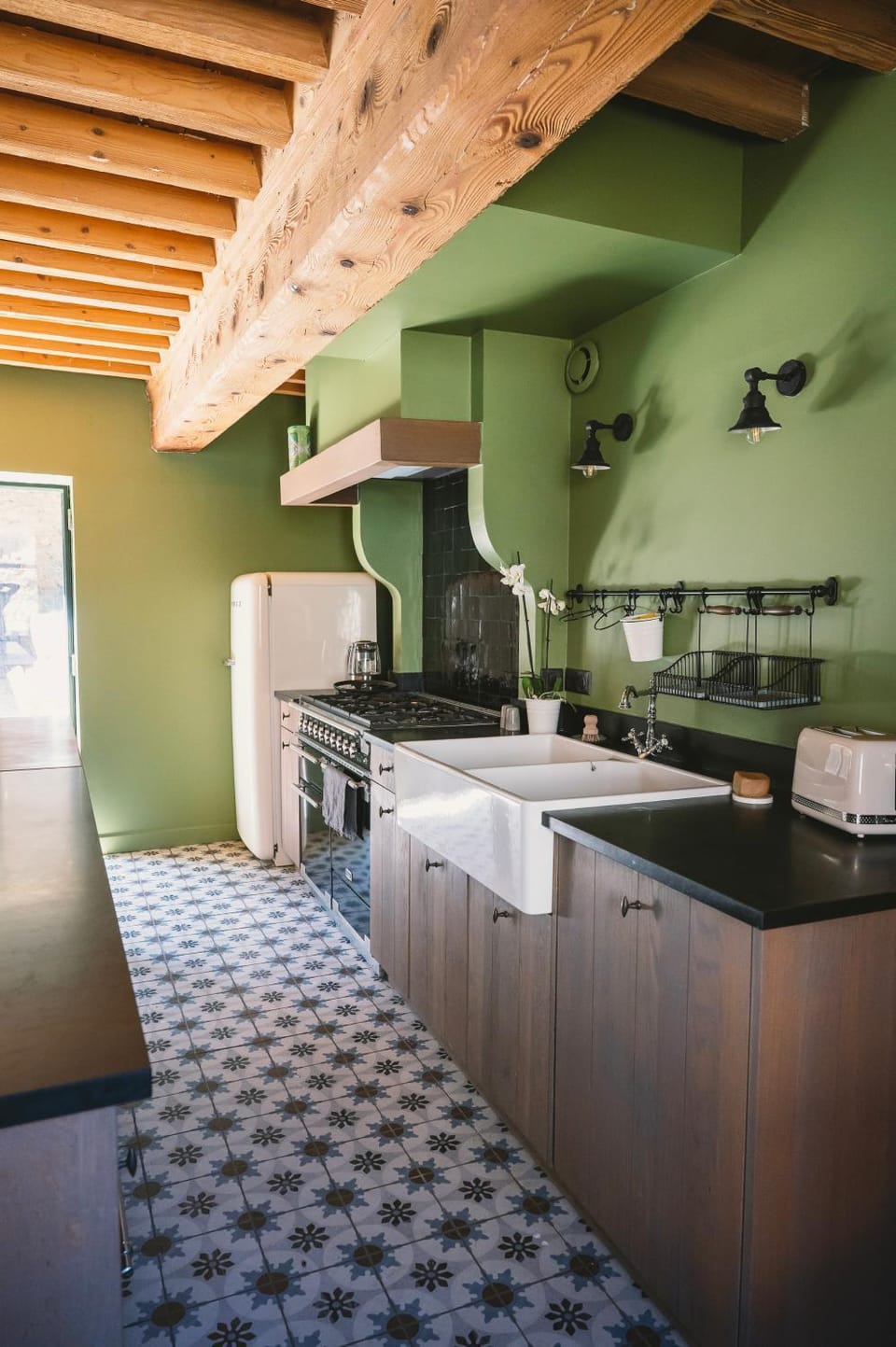 Kitchen or kitchenette, oven, stove