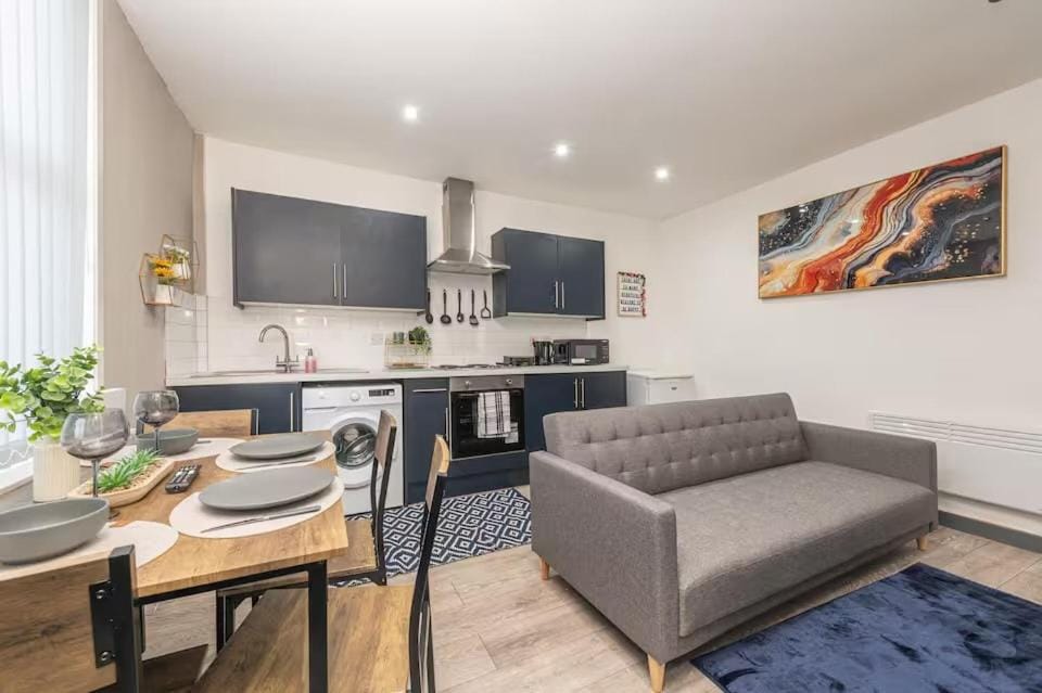 Flat Near Leeds City Centre & Elland Road Stadium Apartment in Leeds