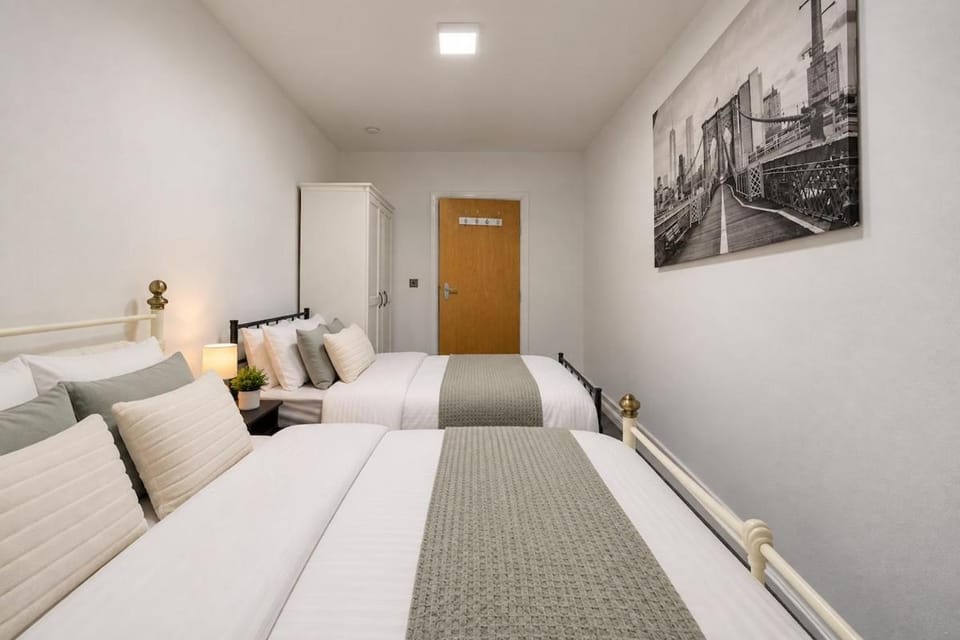 Stylish Apartment in High street Morley Apartment in Leeds
