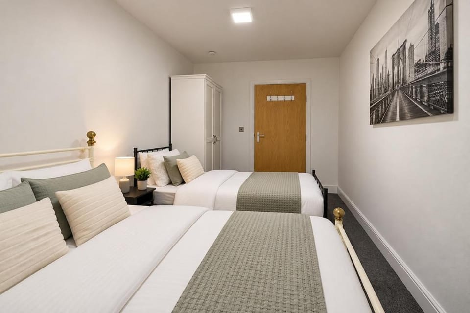 Stylish Apartment in High street Morley Apartment in Leeds