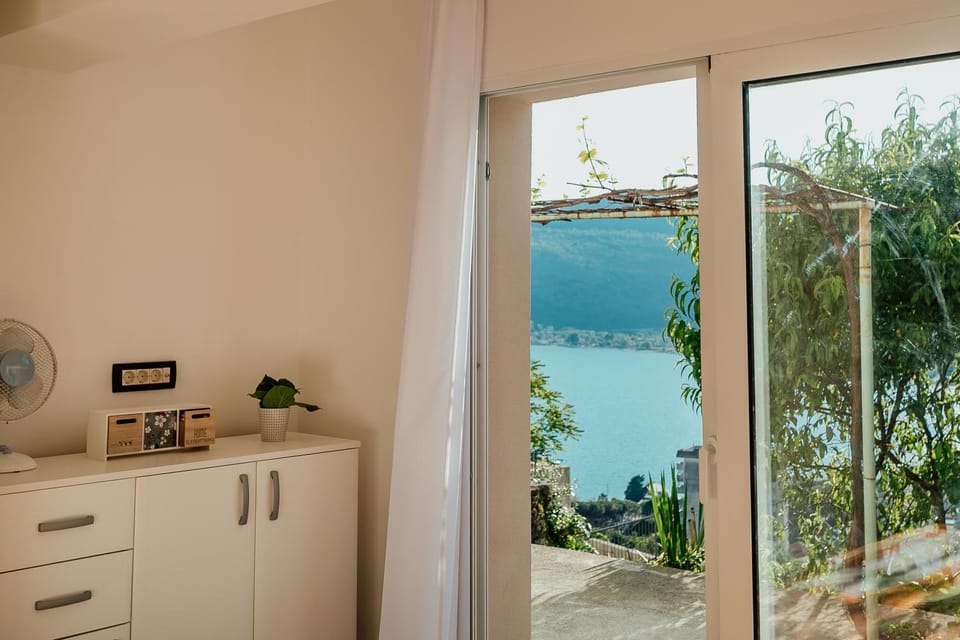 Garden view, Lake view, Mountain view, River view, Sea view