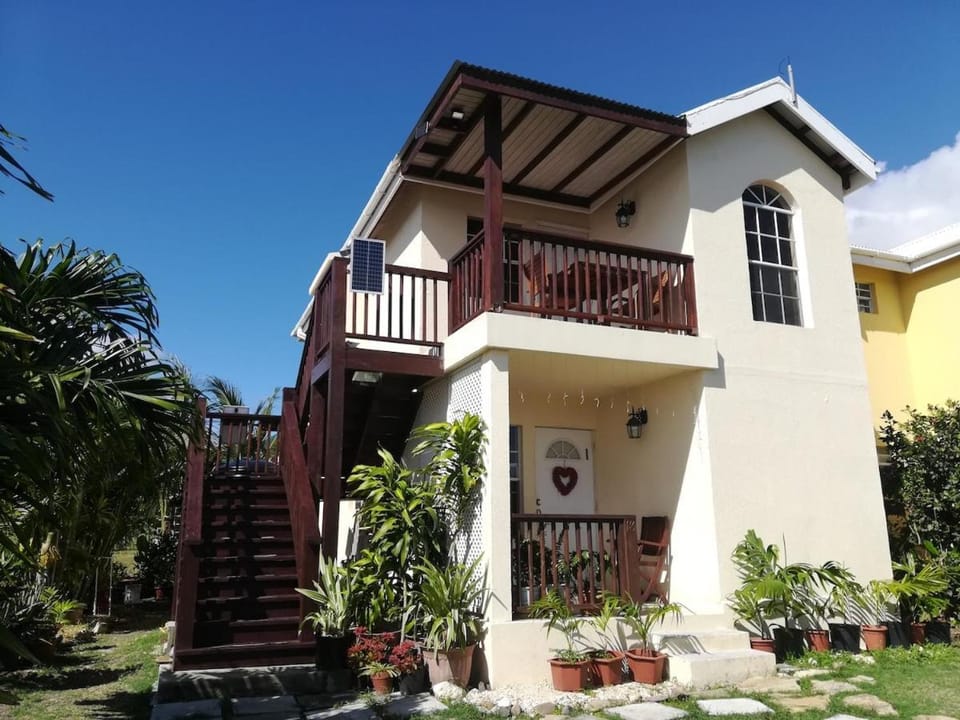 Property building, Spring, Day, Garden, View (from property/room), Balcony/Terrace, Garden view