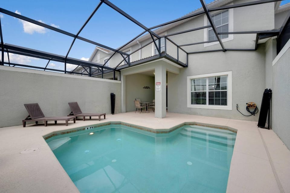 Patio, Balcony/Terrace, Swimming pool, sunbed