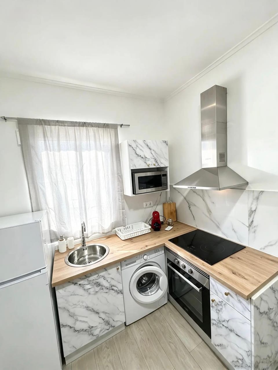 Kitchen or kitchenette, oven, stove, washing machine