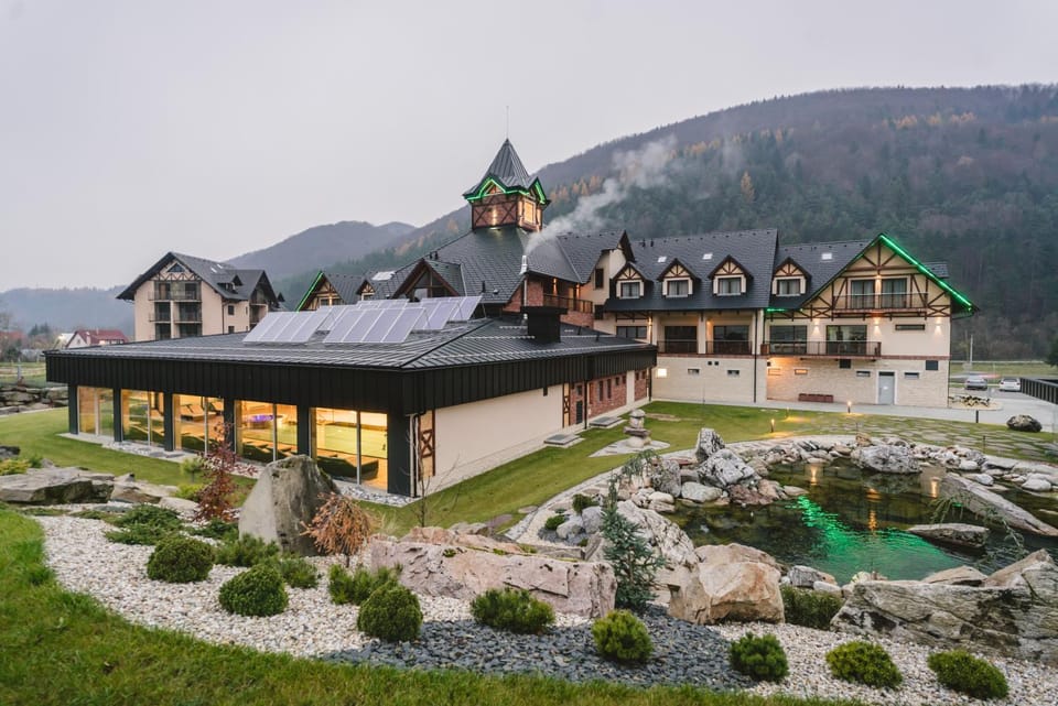 Neighbourhood, Natural landscape, Mountain view, Swimming pool