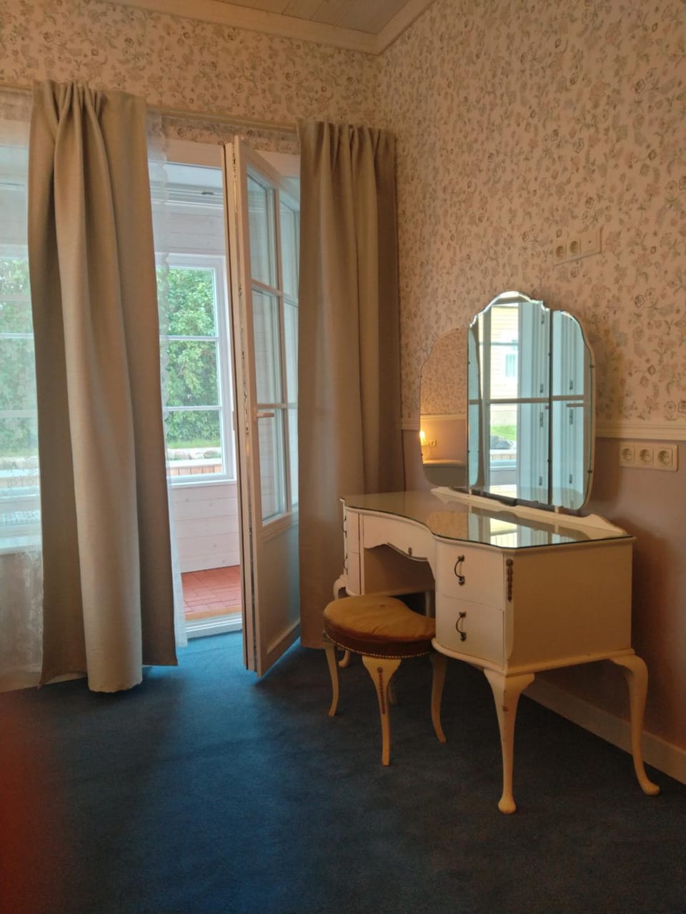 Photo of the whole room
