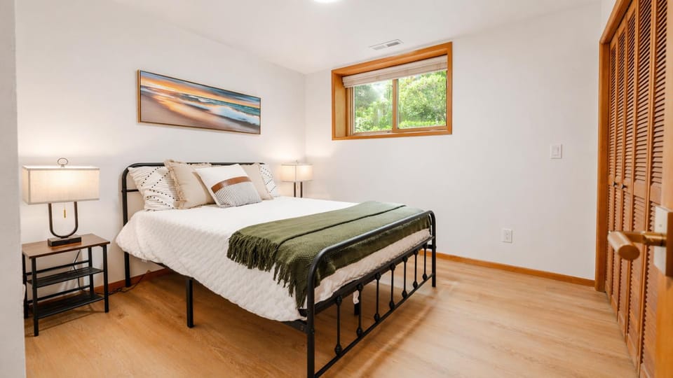 Bed, Bedroom