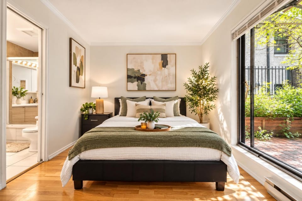 Urban 3BR Retreat Steps from Downtown Apartment in Vancouver