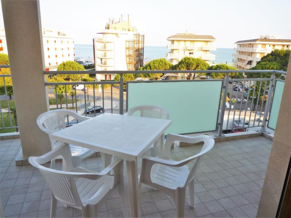 Balcony/Terrace, Sea view, Street view