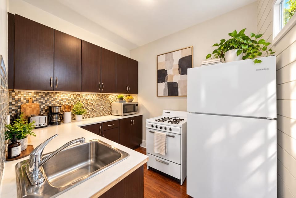 Modern 2BR Stay Near English Bay Apartment in Vancouver
