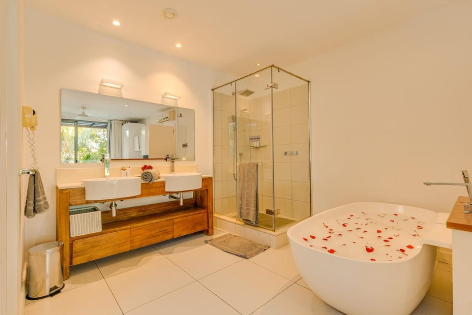 Shower, Bathroom, Bath, towels