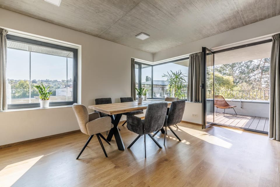 Natural landscape, View (from property/room), Balcony/Terrace, Living room, Seating area, Dining area