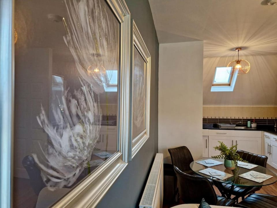 Trendy Condo Near City Centre w Free Parking House in Coventry