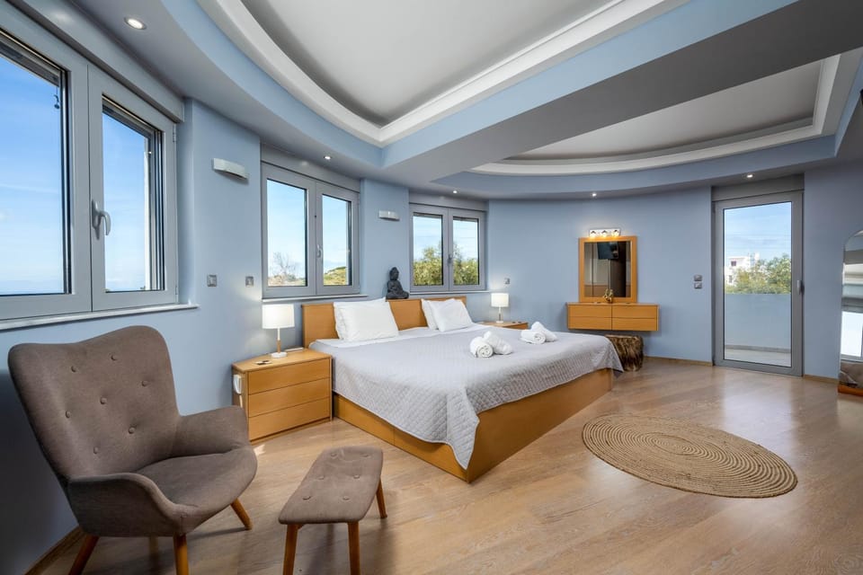 Photo of the whole room, Bedroom