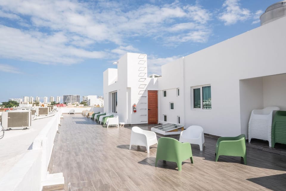 Property building, Patio, Balcony/Terrace, Balcony/Terrace