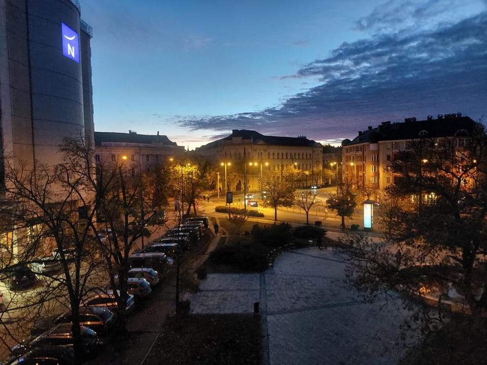 City view, Location
