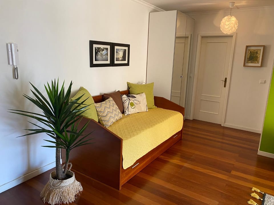 Bed, Living room, wardrobe