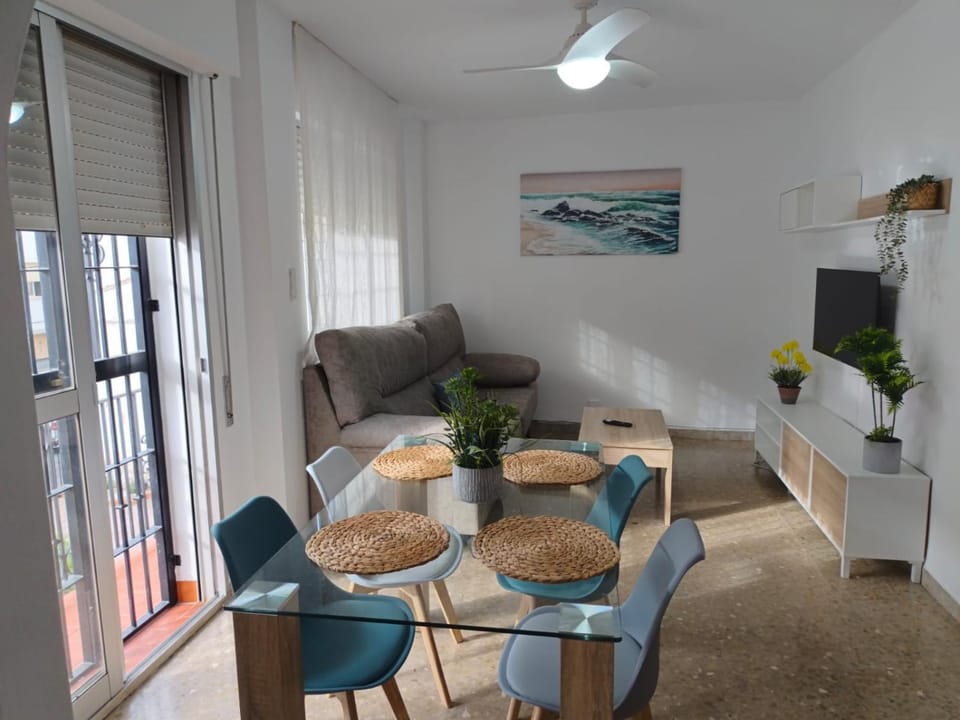 Living room, Seating area, Dining area, fireplace