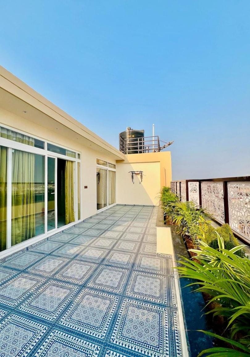 SkySuite Lux Private Pool Penthouse & Night Views Apartment in Lucknow