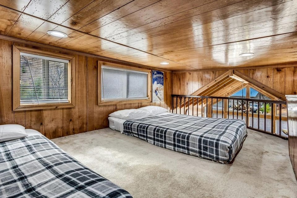 Scenic Cabin with Gas Fireplace & Fully Equipped Kitchen in Glenwood Springs, Colorado Cabin in Colorado