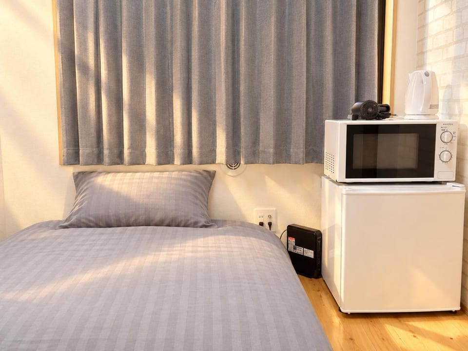 新宿若松町-駅徒歩2分-新築木造の宿 Bed and Breakfast in Shinjuku