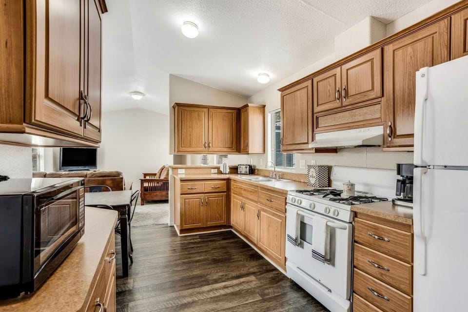 Spacious Family Cabin with Cozy Living Room in Glenwood Springs, Colorado Cabin in Colorado