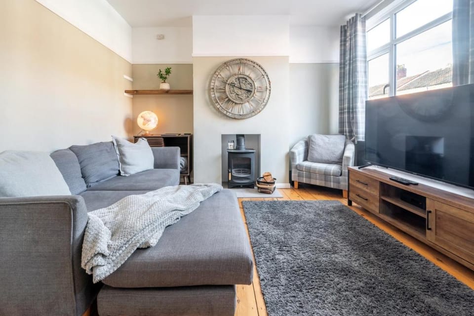 Swift Host | Albany House | Sleeps 4 | Parking | Garden | Good Location House in Norwich