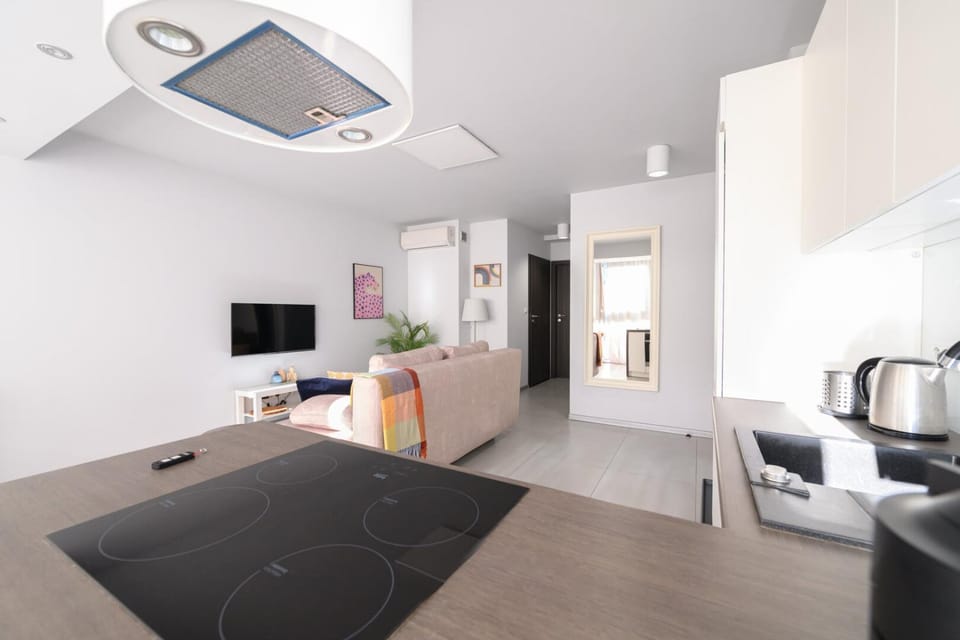 TV and multimedia, Coffee/tea facilities, Kitchen or kitchenette, Living room