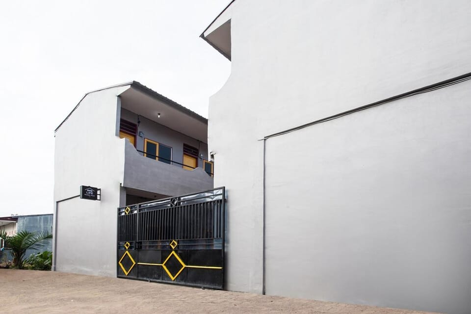 Facade/entrance