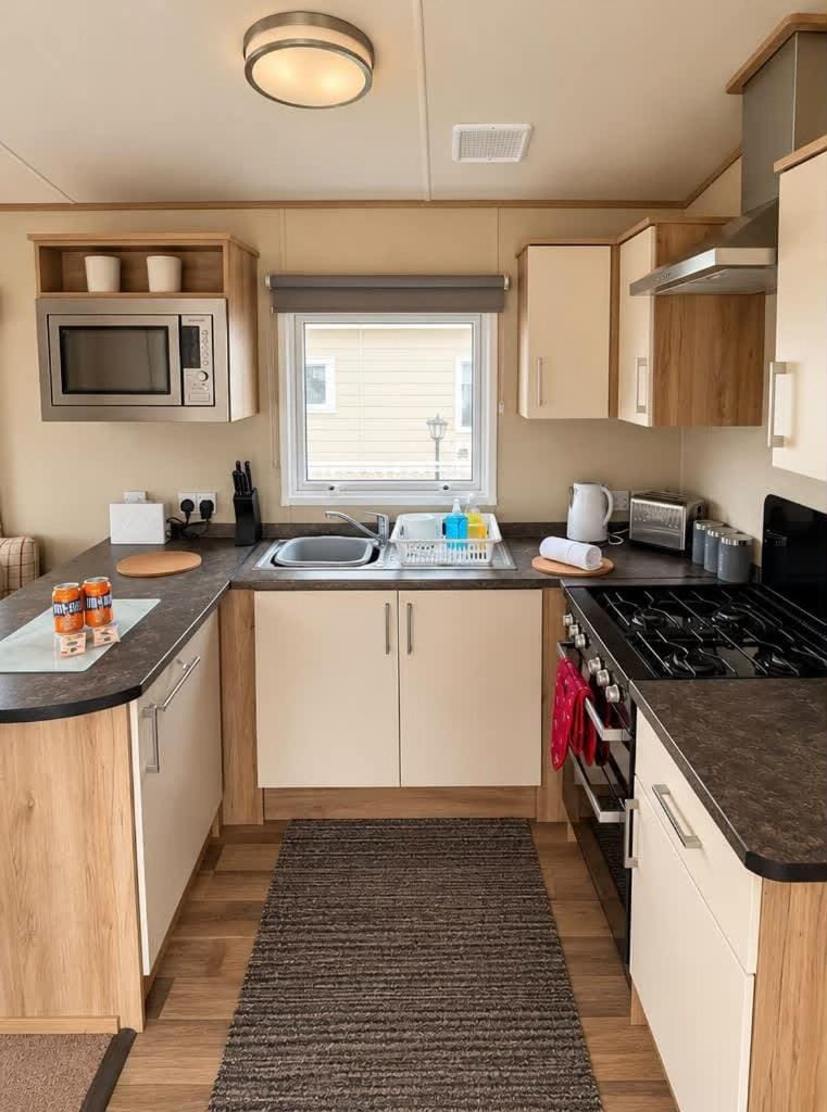 Thurston Manor Caravan - Sleeps 6 - Nr Power Station House in Scotland
