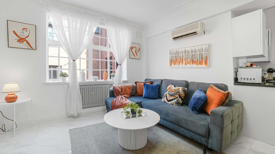 Mayfair Deluxe 1 BR Suite Apartment in City of Westminster