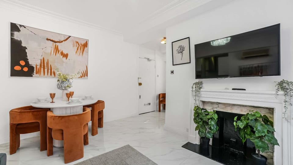 Mayfair Deluxe 1 BR Suite Apartment in City of Westminster