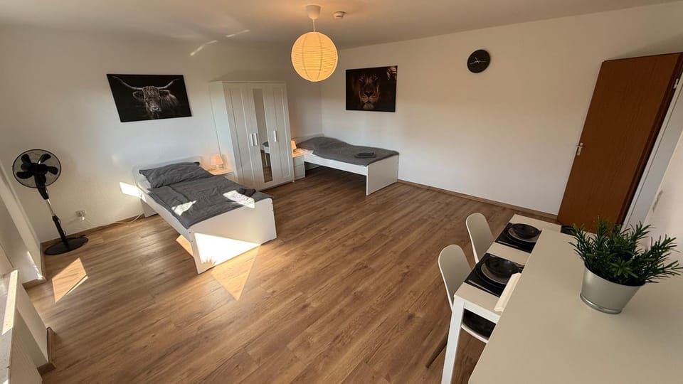 Bed, Photo of the whole room, Seating area, Dining area, Bedroom